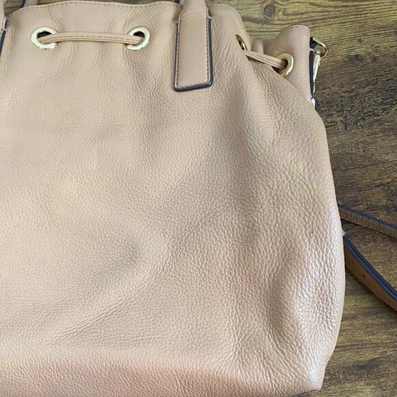 MK Camden Large Drawstring Bag in Suntan Leather - Picture 15 of 16